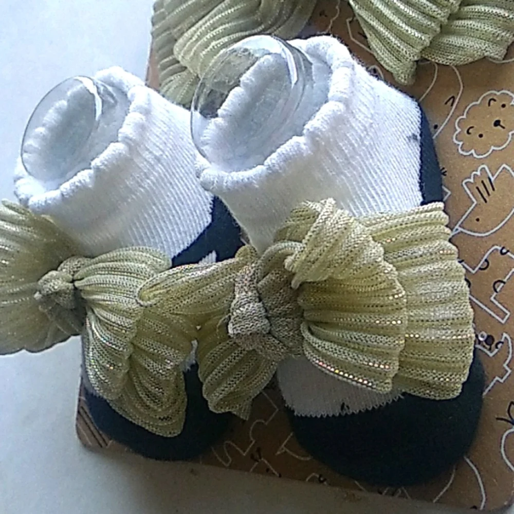 Baby Essentials fancy gold Bow Headband and Sock Set